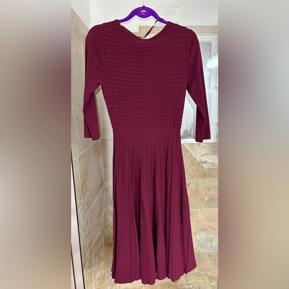 Jones New York Burgundy Ribbed Sweater Midi Dress size Medium - Picture 4 of 6